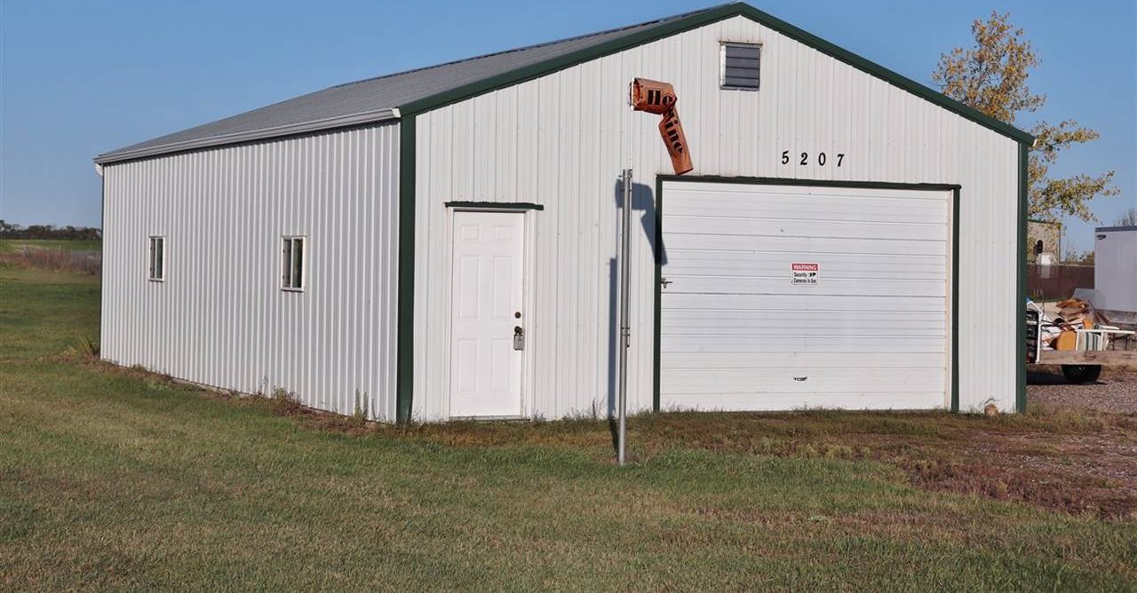 5207 N Broadway Minot 58703