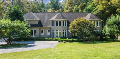 6 Trails End, Chappaqua