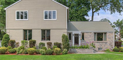 61 Longview Drive, Scarsdale