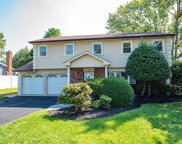 2 Coronet Court, Wheatley Heights image