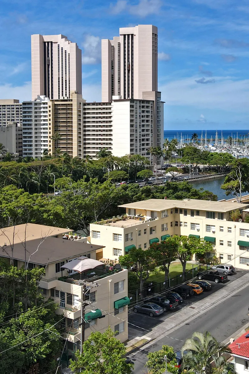 Commodore Waikiki 1880 & 1868 KAHAKAI DR