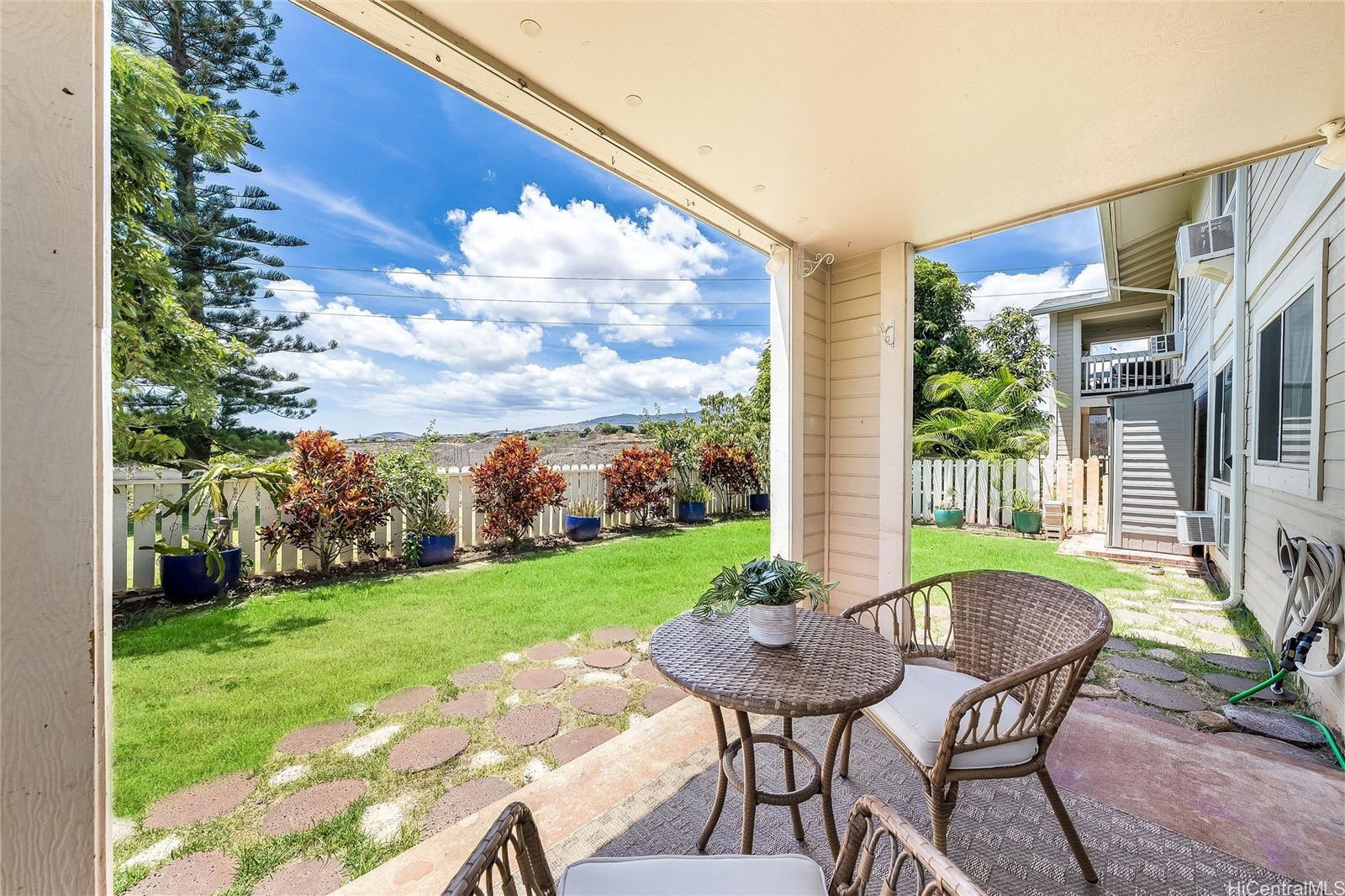 maruwai.floor① W 'Ohana- Almond/Dark Java – Hays Co. Outfitters