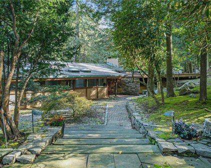 73 Whippoorwill Road E, Armonk