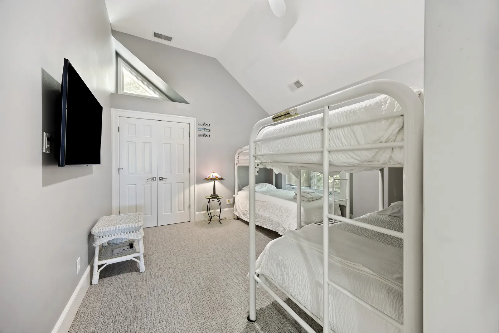Second floor guest accommodations, photograph 10