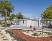 4637 Flora Avenue, Holiday image