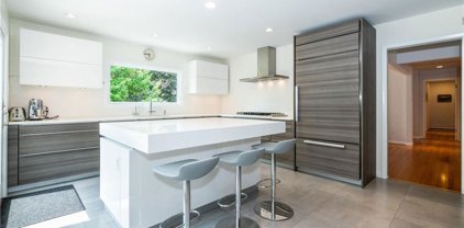 1 Crest Avenue, Larchmont