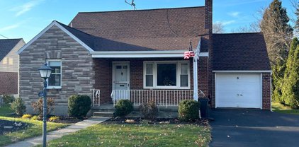 8 Valley Rd, Reading