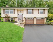 240 Larue Dr, Moon/Crescent Twp image