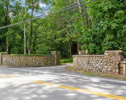 462 Smith Ridge Road, South Salem