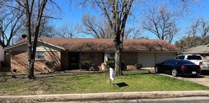 6916 Chippendale  Drive, Fort Worth