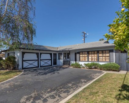 895 Calle La Roda, Camarillo