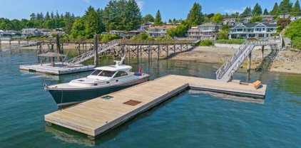 588 Lowry Lane, North Vancouver