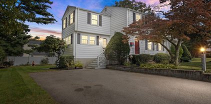 31 Eisenhower Rd, Weymouth