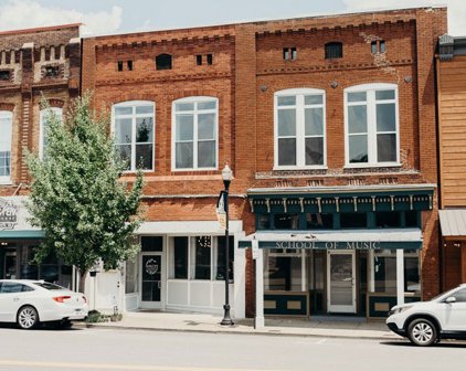 706 S Main St, Springfield