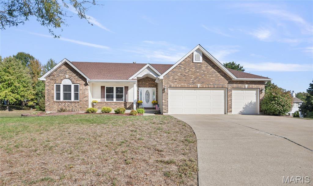 806 Grey Pine Ct, Lake St Louis, 63367