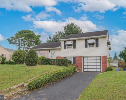 211 Lawrence Rd, Broomall