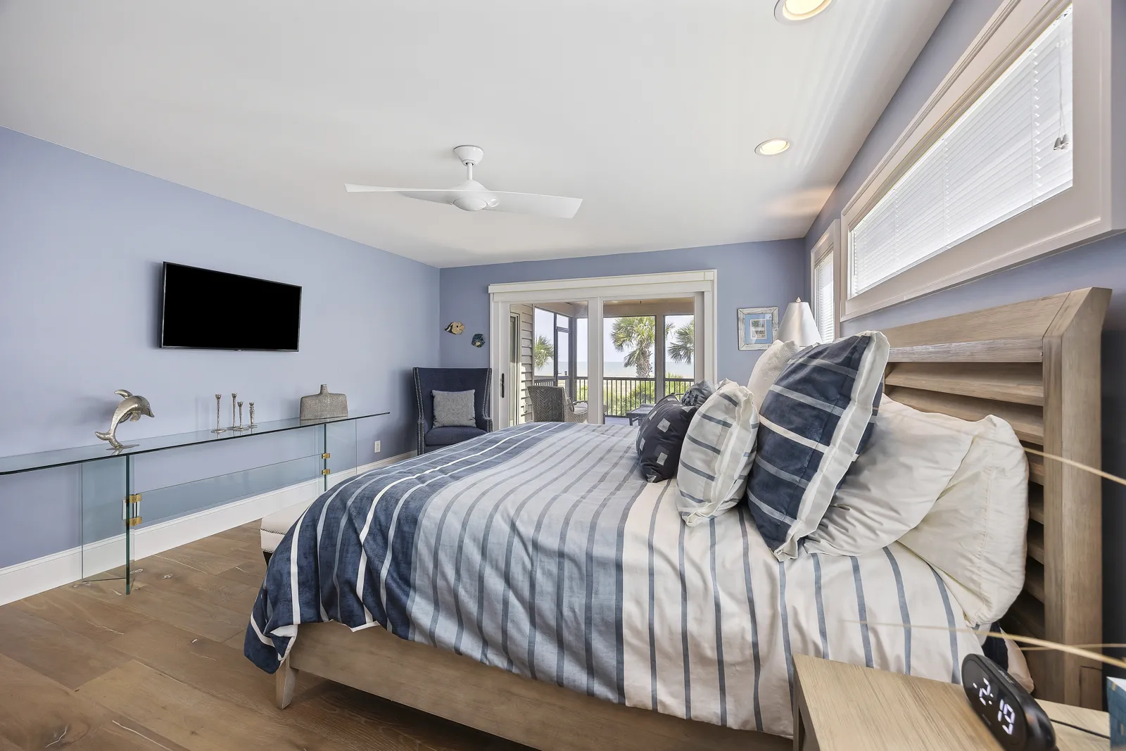 Primary suite photograph 3