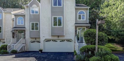 512 Waters Edge, Newtown Square