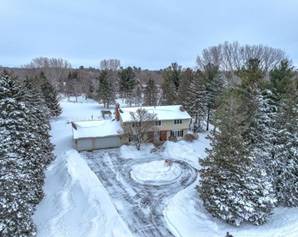 2 Sunshine Lane, North Oaks