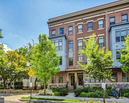 816 Fern Pl Nw Unit #D, Washington