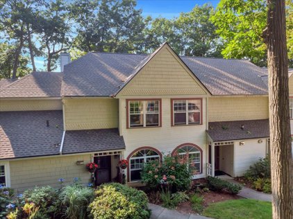 135 Northshore Drive, Burlington