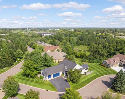 2 Hawthorne Court, North Oaks