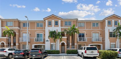 7100 Nw 177th St Unit #211-14, Hialeah