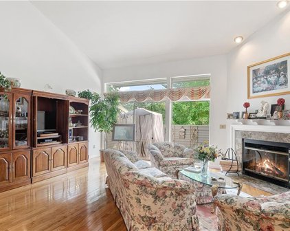 68 Waterside Close, Eastchester