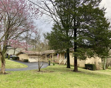 1200 Confederate Dr, Columbia