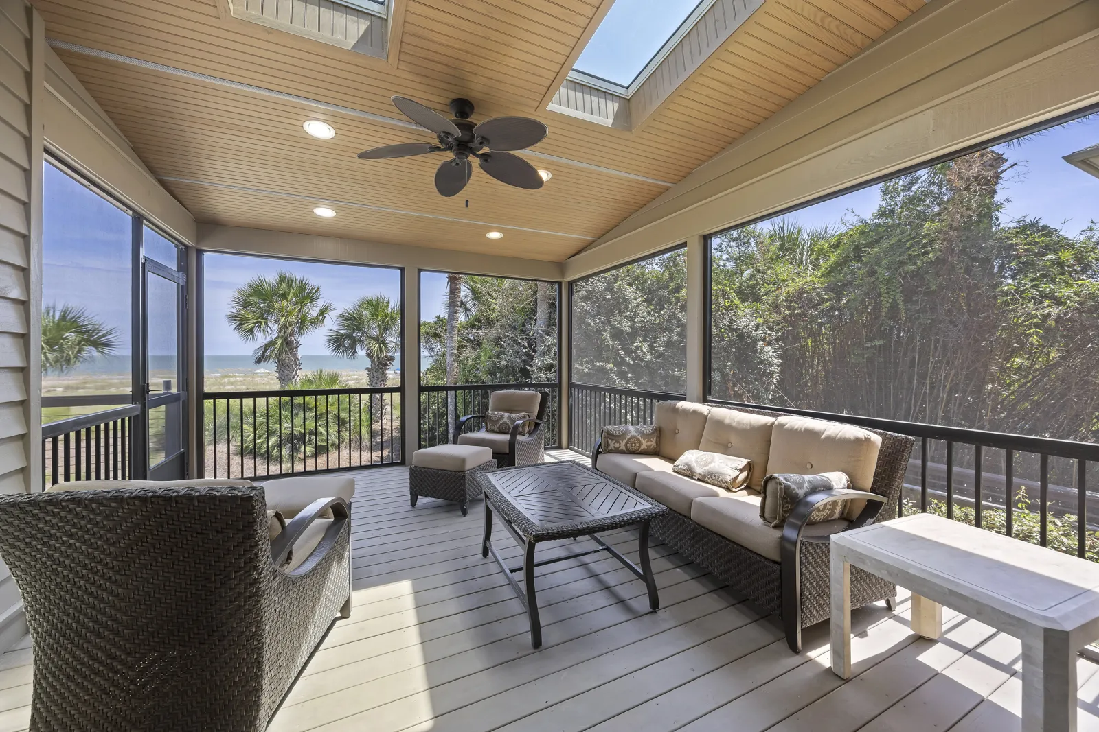 Primary suite photograph 4