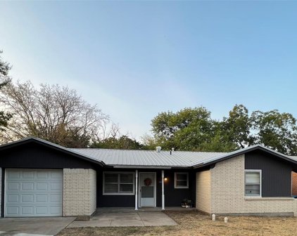 7433 Meadowcrest  Drive, Fort Worth