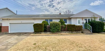 3647 N Clearwater Ln, Brookhaven