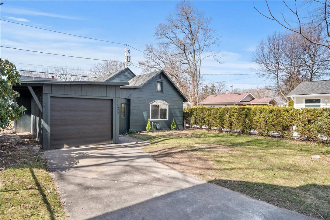 1123 Bennington Dr, Greece, 14616