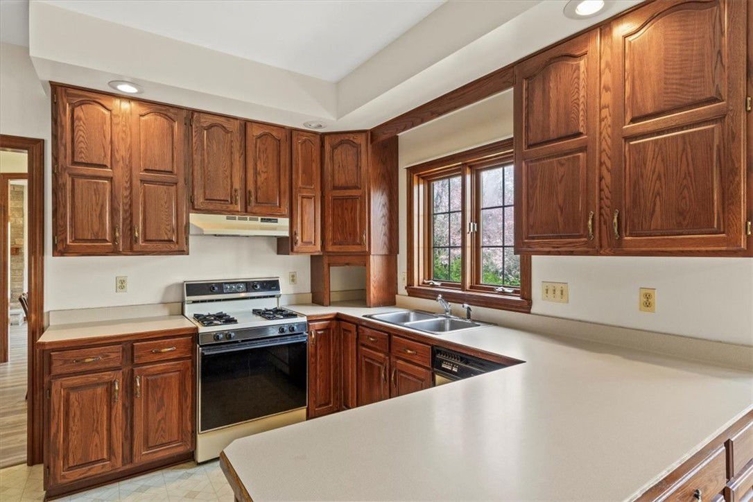 36 Valley Park Drive, Parma, 14559