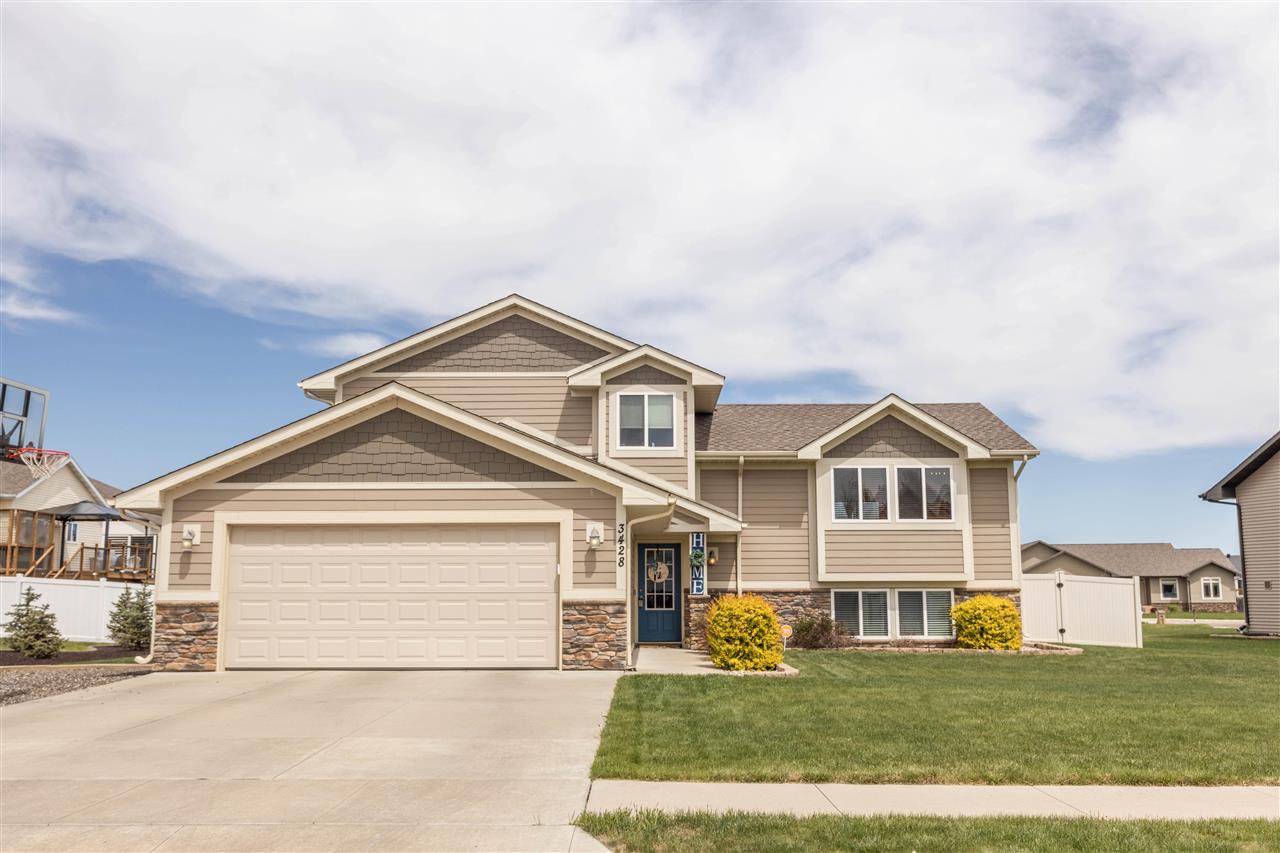 3428 SE Woodside Drive Se, Minot, 58701