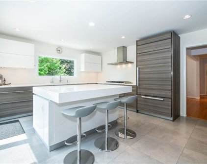 1 Crest Avenue, Larchmont