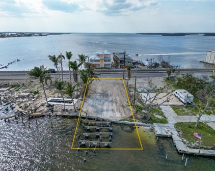 4225-4227 Pine Island Road NW, Matlacha