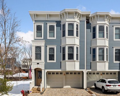 1 Village Lane, Excelsior