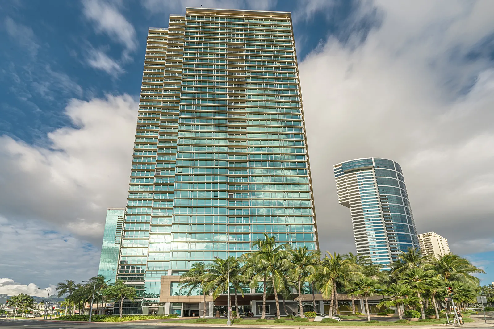 Hokua condominium exterior along Ala Moana Boulevard in Honolulu