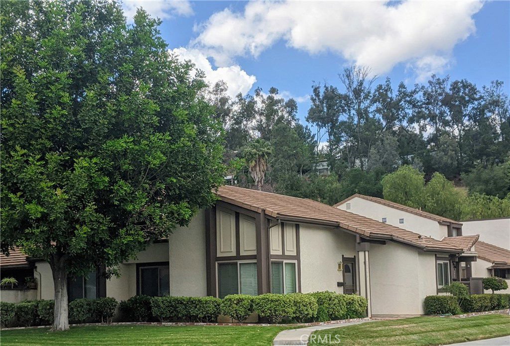 25779 Vista Fairways Drive, Valencia, 91355