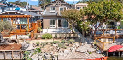423 Riverview Avenue, Capitola