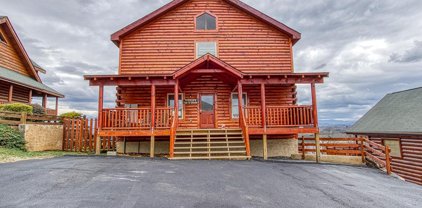 1083 Towering Oaks Dr, Sevierville