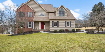 12 Tall Tree Cir, Broomall