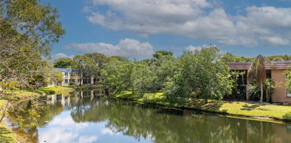 191 Lakeview Dr Unit #201, Weston