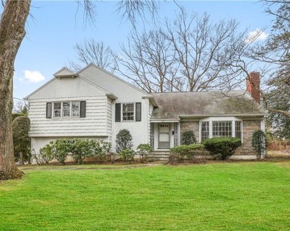 282 Mamaroneck Road, Scarsdale