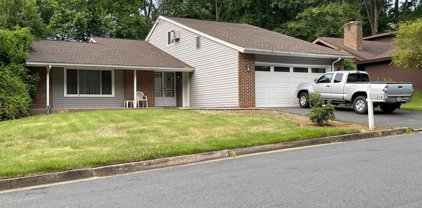 216 Penny Ln, Sterling