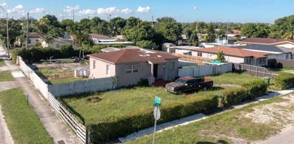 782 E 37th St, Hialeah