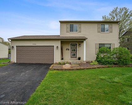 721 KESTREL, South Lyon