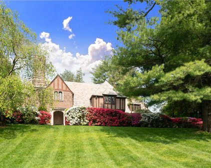 7 Hickory Lane, Scarsdale