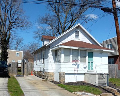 911 Spruce St, Collingdale